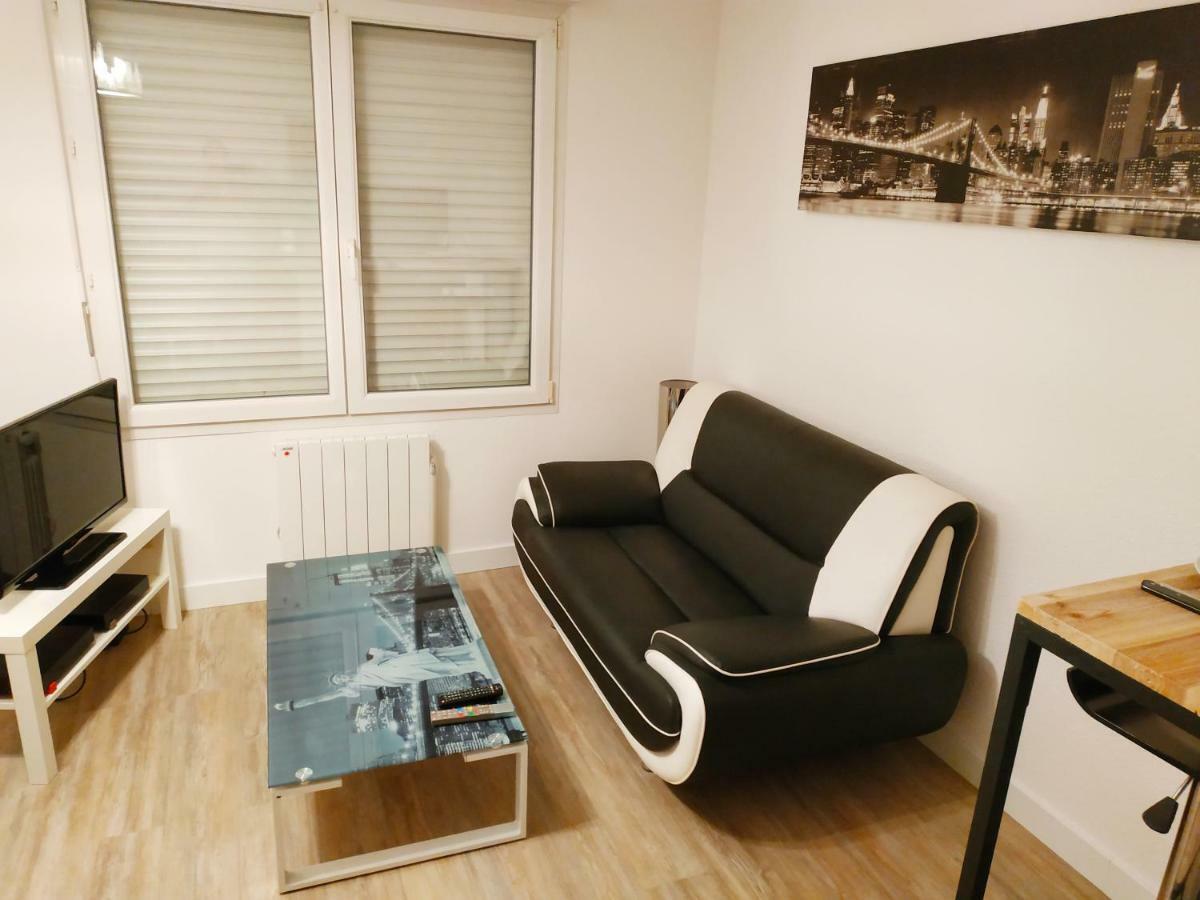 Le New York Bisontin Apartment Besancon Bagian luar foto